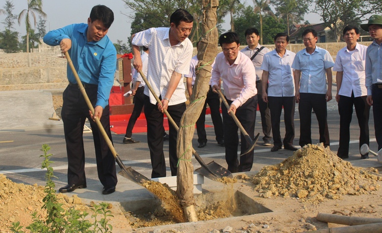 Gan- bien- cong- trinh- chao- mung- Dai- hoi- X- C