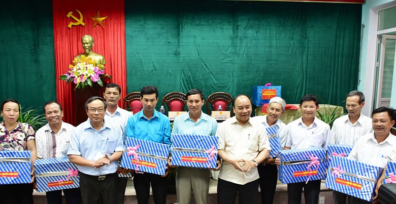 Tam- cap- 30- ty- dong- mien- giam- hoc- phi- cho-