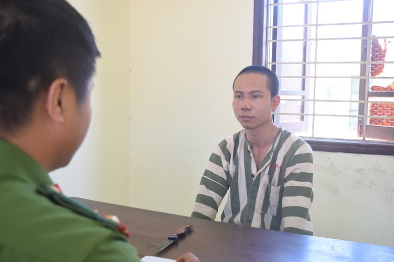 Bat- 8X- dat- cang- nho- nuoc- bot- vao- dui- co- 