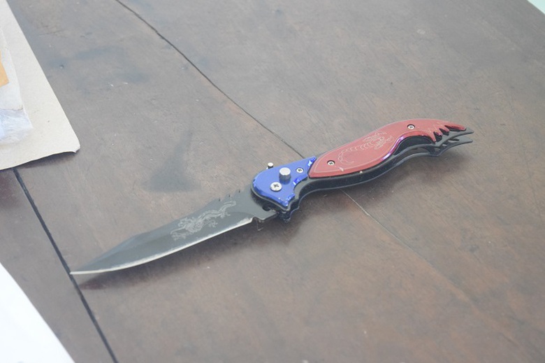 Bat- 8X- dat- cang- nho- nuoc- bot- vao- dui- co- 