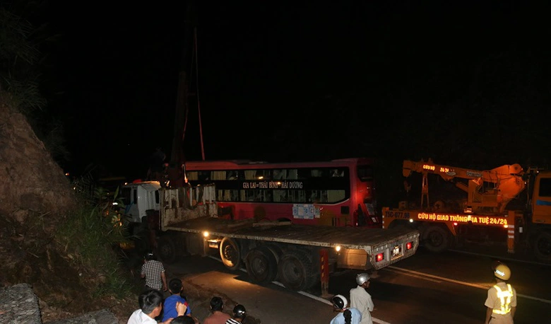 Nan- nhan- vu- TNGT- xe- khach- tren- duong- tranh