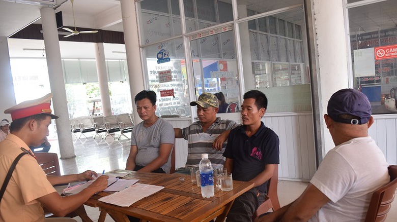 Tam- giu- 4- xe- cho- go- tram- qua- kho- tai- xe-