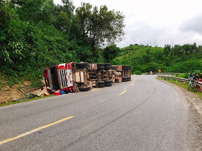 Xe- dau- keo- cho- dam- go- lai- lat- nhao- tren- 