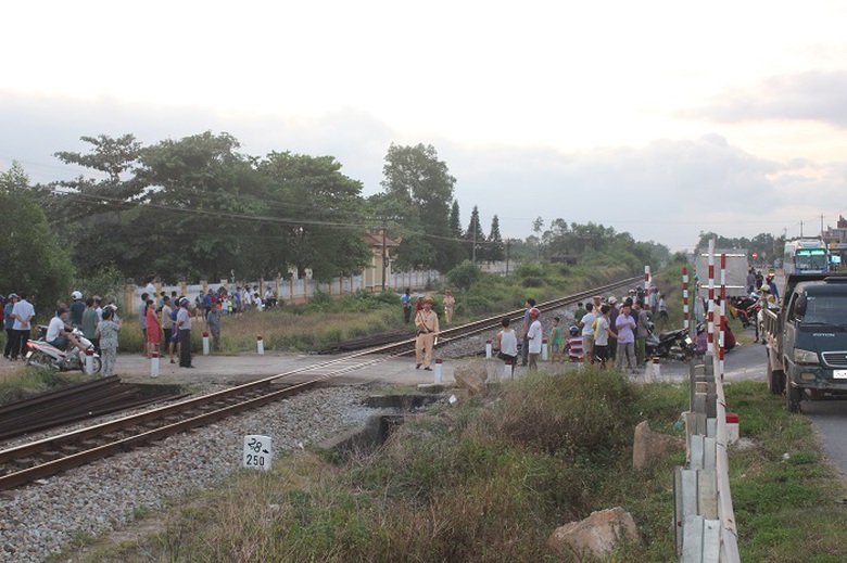 Qua- duong- ngang- thieu- quan- sat- nguoi- dan- o