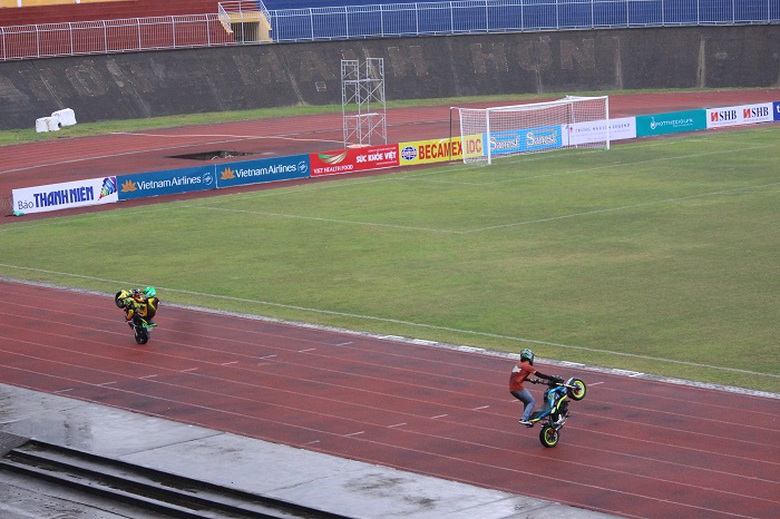 Bieu- dien- mo- to- xe- dap- long- chao- khuay- do