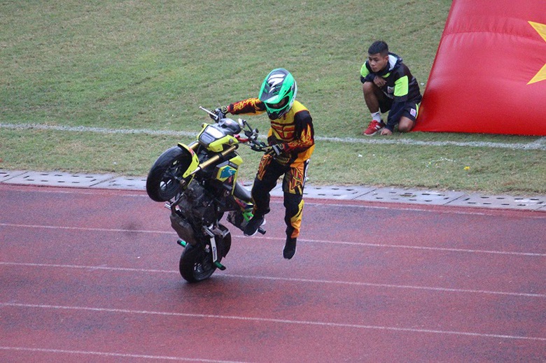 Bieu- dien- mo- to- xe- dap- long- chao- khuay- do