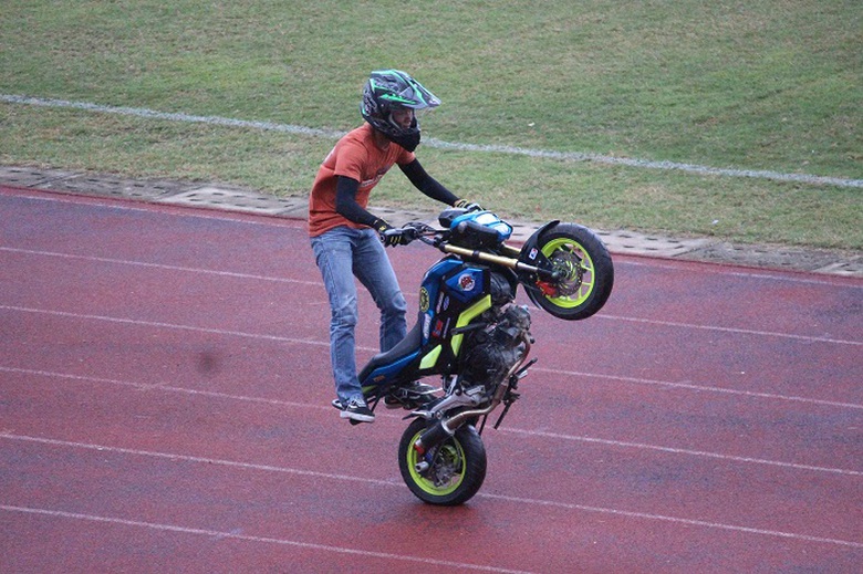 Bieu- dien- mo- to- xe- dap- long- chao- khuay- do