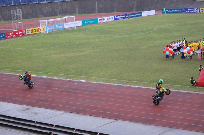 Bieu- dien- mo- to- xe- dap- long- chao- khuay- do