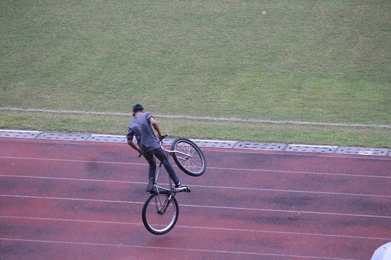 Bieu- dien- mo- to- xe- dap- long- chao- khuay- do