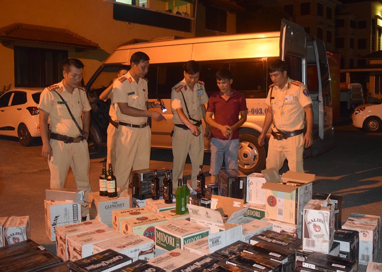 Phat- tai- xe- cho- ruou- lau- huc- do- rao- chan-