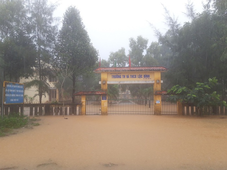 Hue- Mua- lon- nhieu- tuyen- duong- bi- ngap- 1- n