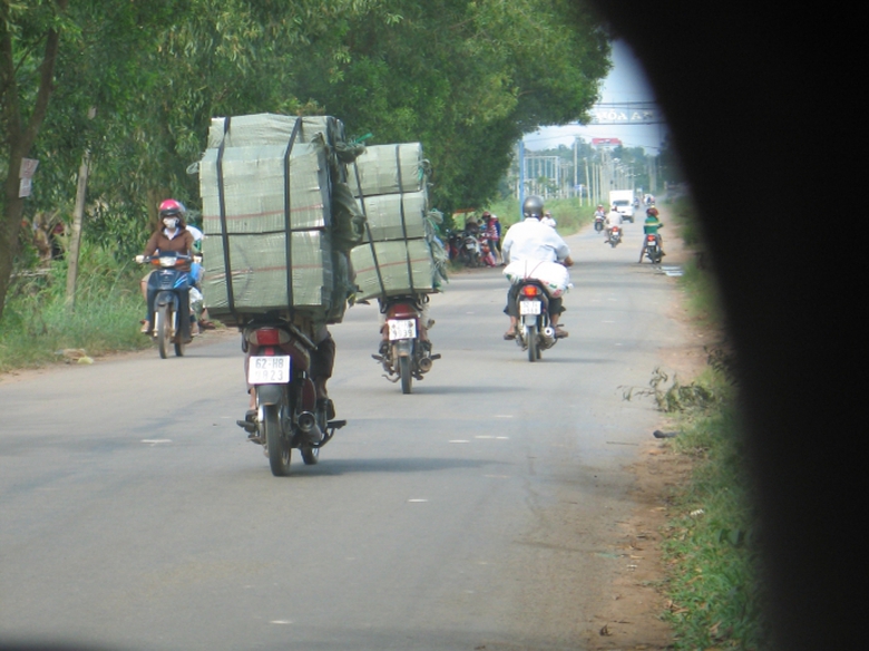 Van chuyen thuoc bang xe moto