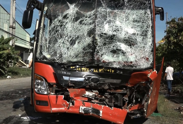 hai-xe-khach-dam-3-1502691572