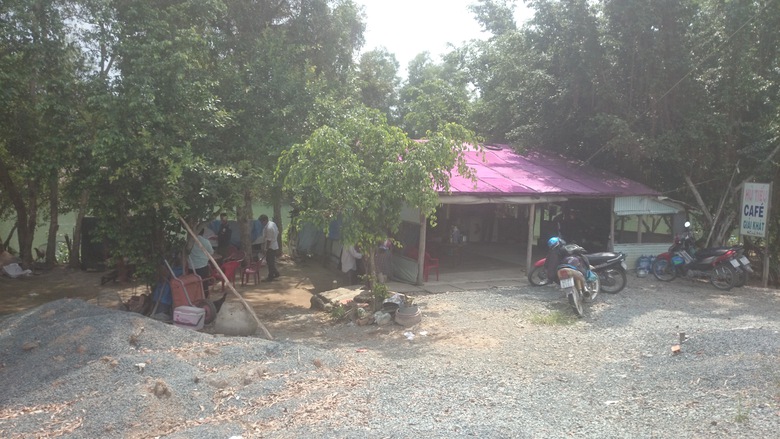 Gia đ&igrave;nh dọn dejkp lo đ&aacute;m