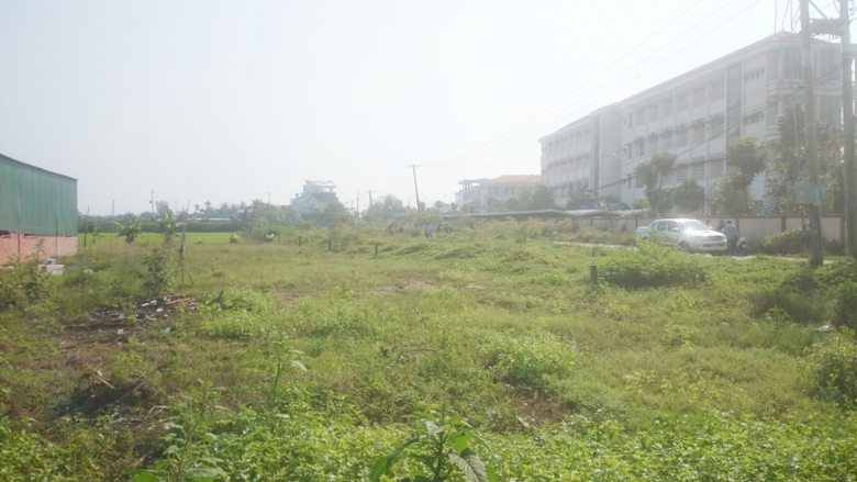 B&atilde;i đất trống nghi hung thủ n&eacute;m tang vật