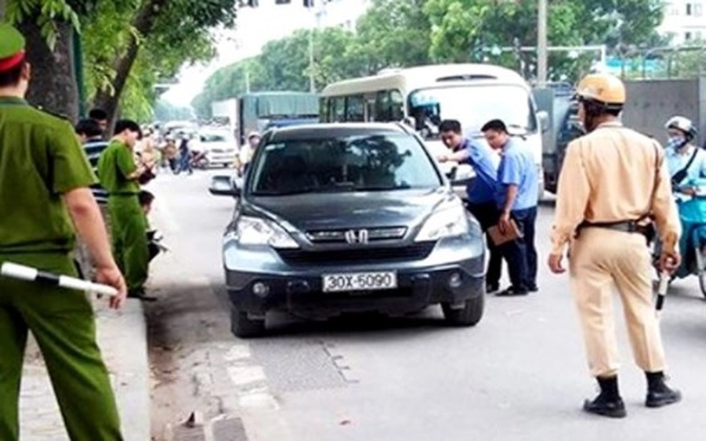 giet nguoi tren xe CRV.