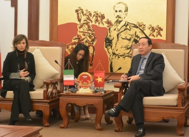 thu-truong-truong-tiep-dai-su-italia