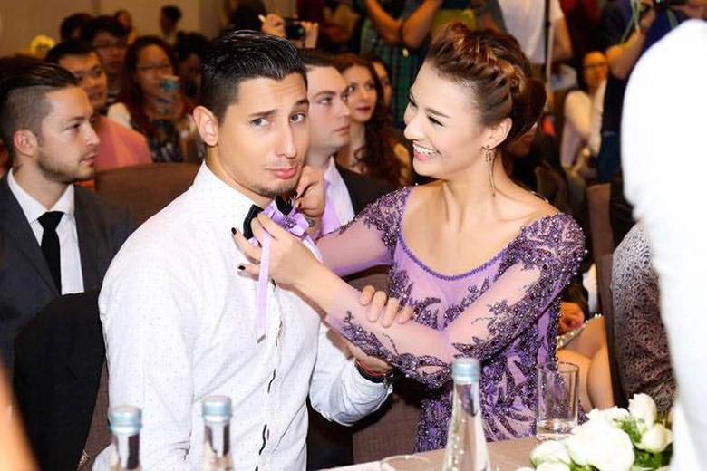 Hong Que mang bau voi ban nhay tay baoxaydung.vn