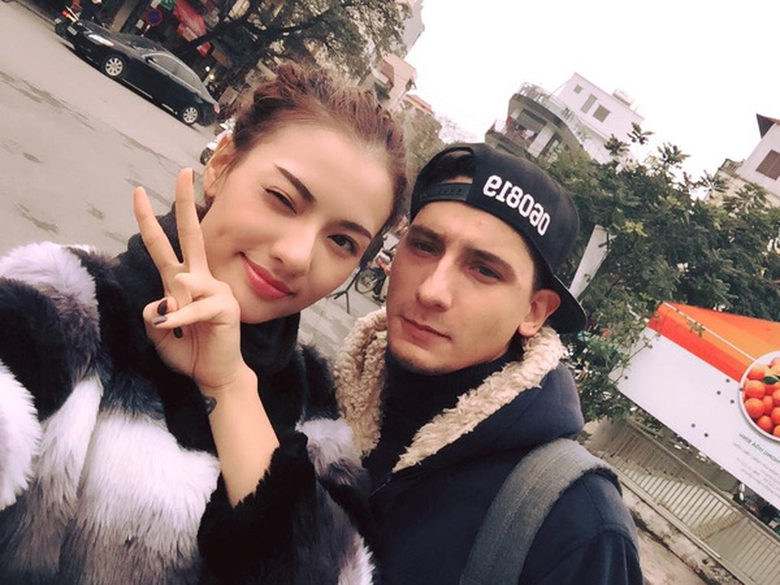 Hong Que mang bau voi ban nhay tay baoxaydung.vn