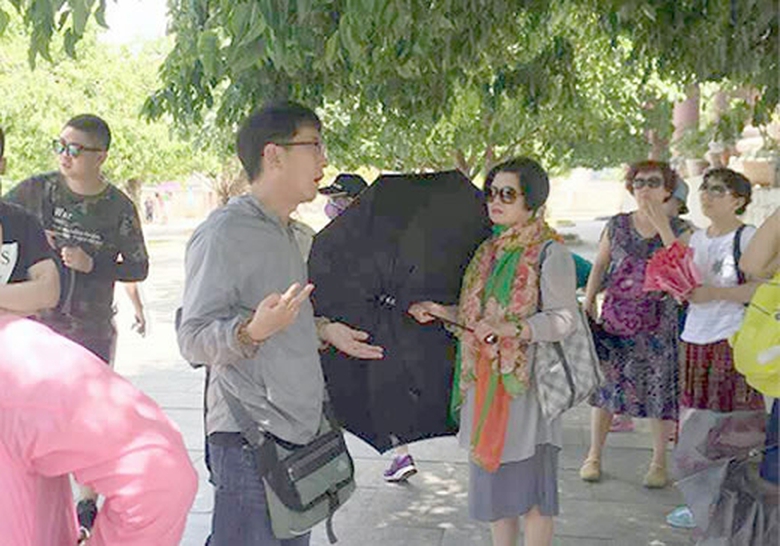 huong dan vien du lich chui