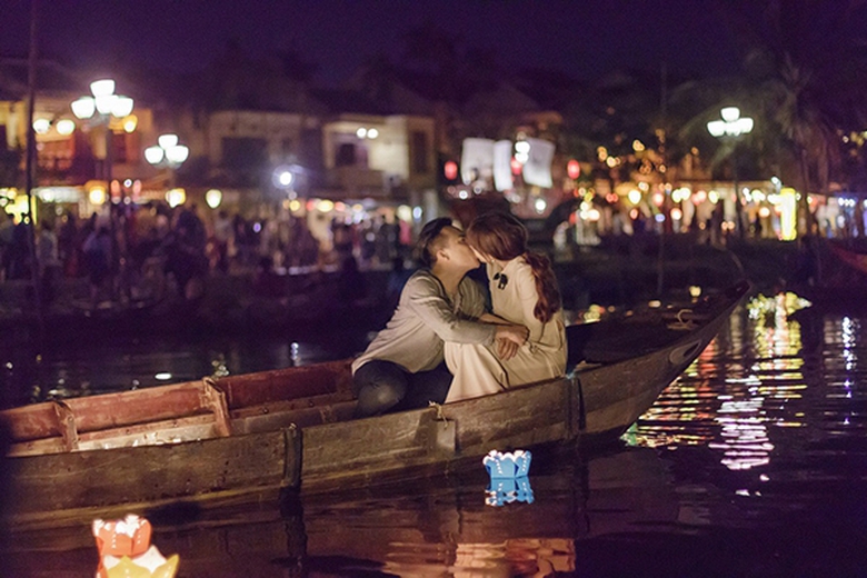 hari won va tran thanh hon nhau2