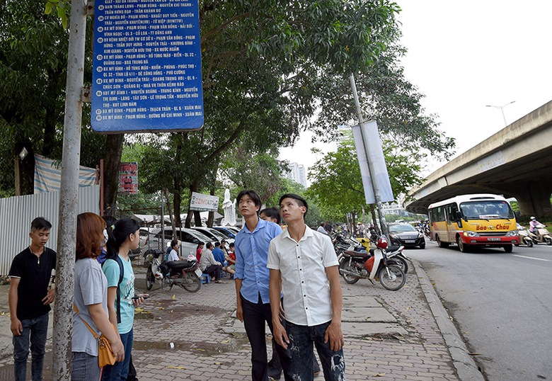 Th&ocirc;ng tin tuyến bu&yacute;t, vị tr&iacute; xe, lượng người tr&ecirc;n 