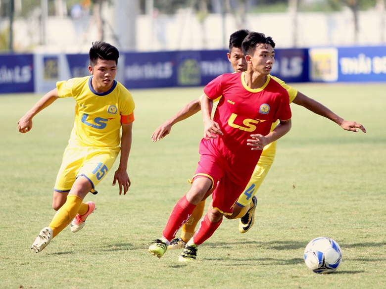 U17