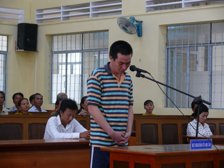 bị c&aacute;o &Uacute;t-2