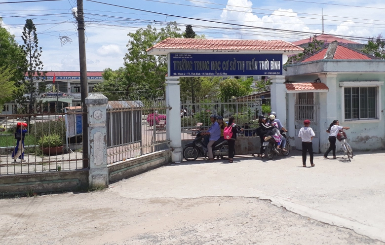 Trường THCS thị trấn Thới B&igrave;nh