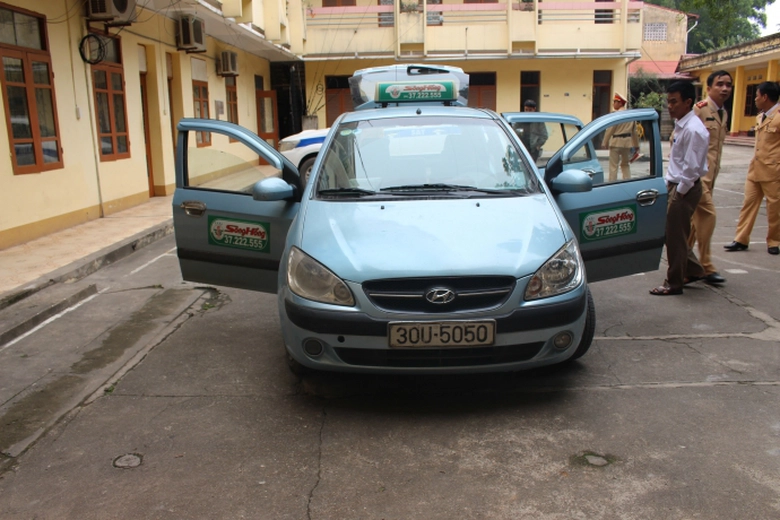 Bat-hanh-khach-bi-HIV-di-taxi-quan-ma-tuy-quanh-ng