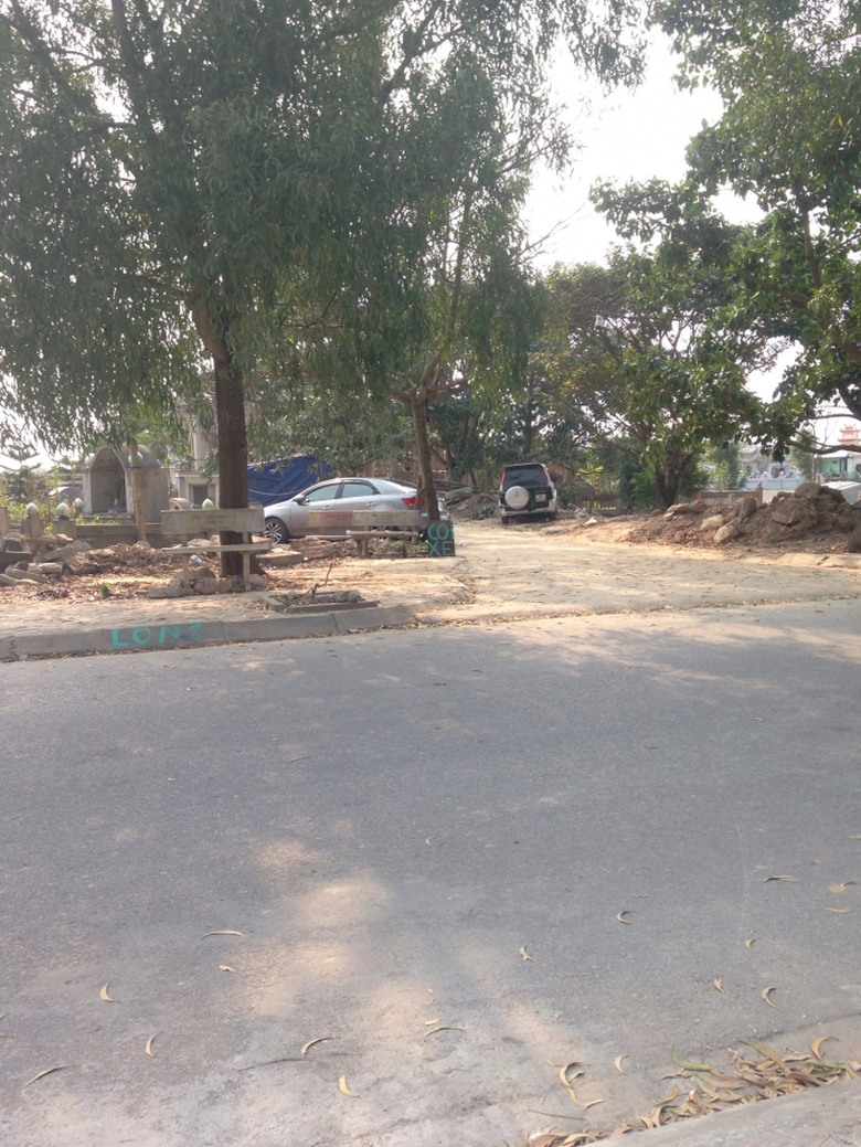 Nghia-trang-lam-bai-xe-ngay-ban-200-bat-mi-tom-o-d