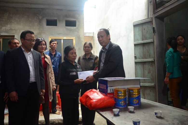 Chung-suc-ho-tro-ba-be-mo-coi-bo-me-chet-tham-do-T