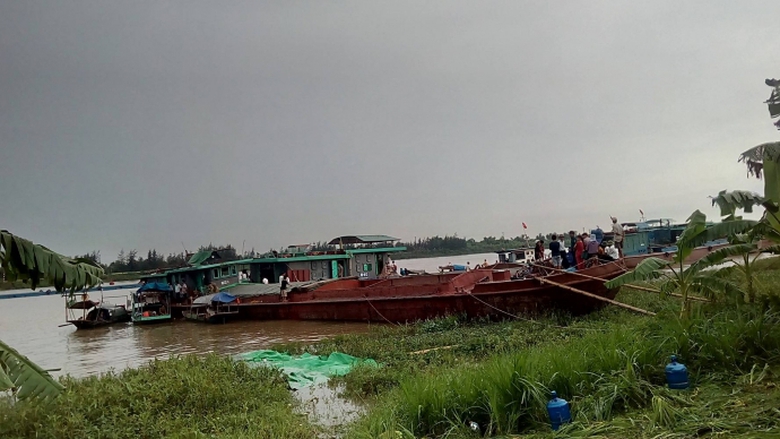 kh&ocirc;ng chỉ lực lượng chức năng, rất đ&ocirc;ng ngư d&acirc;n cũ