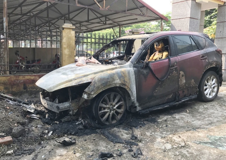 do-xe-canh-dong-rac-chua-tat-lua-MazdaCX5-chay-tro