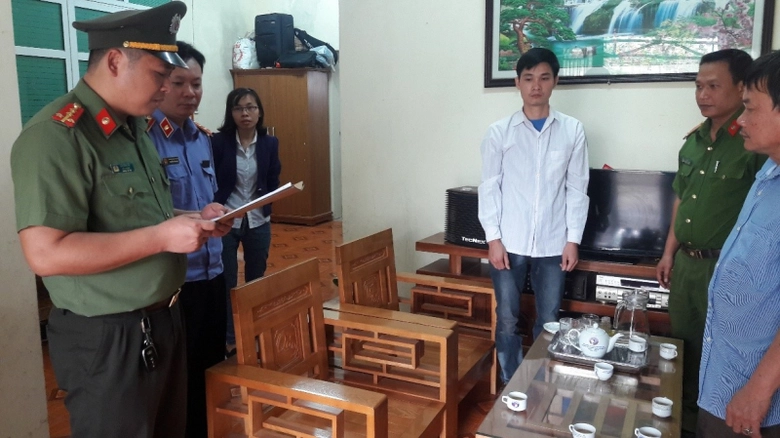 xam-nhap-trai-pheo-may-tinh-UBND-huyen