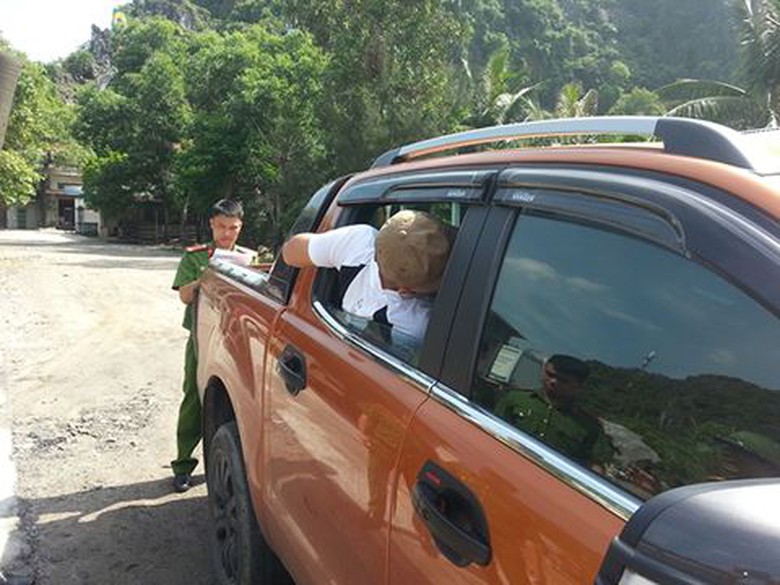 dap-kinh-oto-lay-tai-san