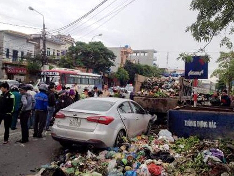 xehoptongxechorac2nucongnhanchettham