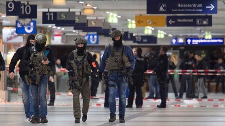 tan cong bang riu top