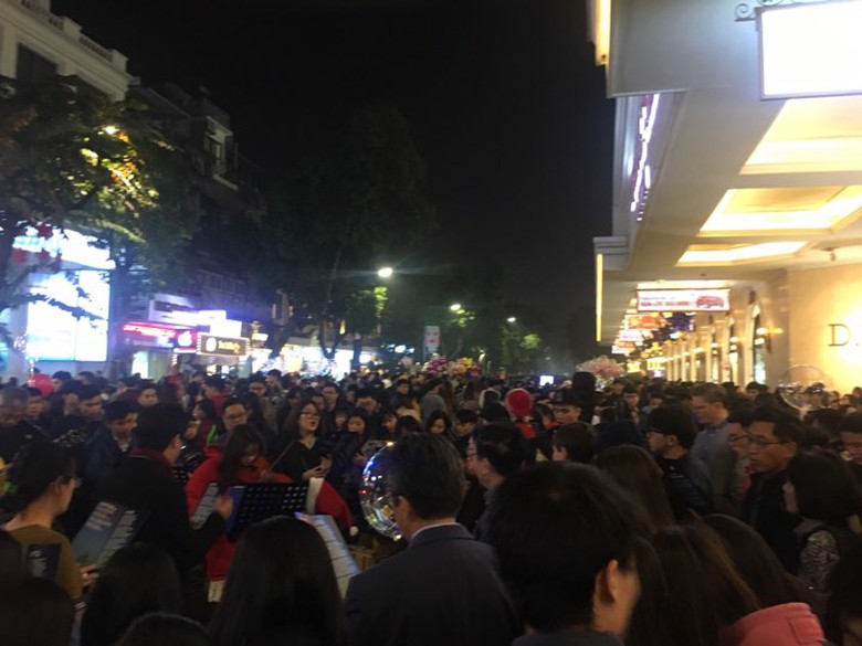 25990742_886234438213136_981048309_n