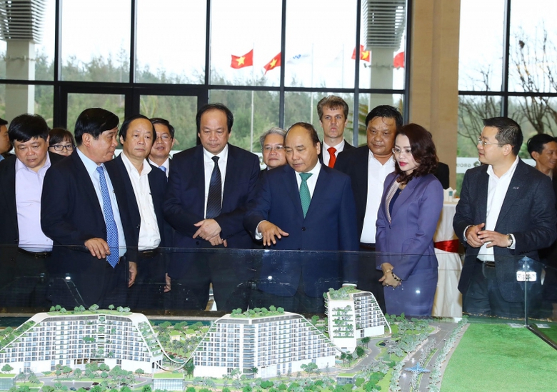 Thủ tướng Nguyễn Xu&acirc;n Ph&uacute;c v&agrave; l&atilde;nh đạo B&igrave;nh Định t