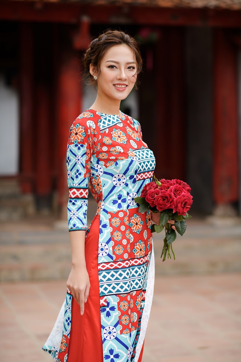 Nét đỏ tươi hòa quyện với màu xanh tươi thắm khiến