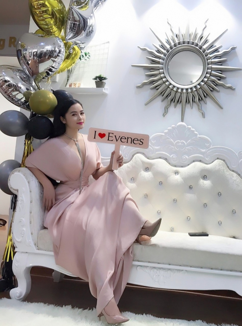 14. H&igrave;nh ảnh kh&aacute;ch h&agrave;ng xinh đẹp của Evenes