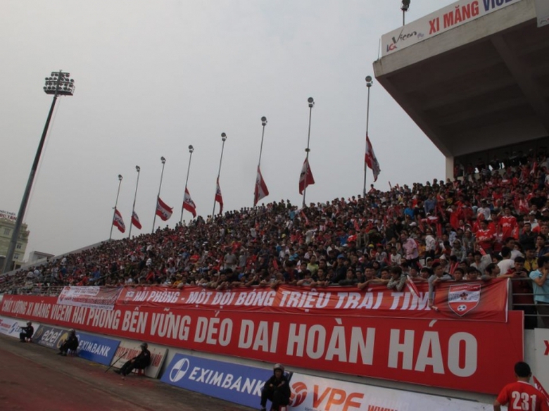 S&acirc;n Lạch Tray kh&ocirc;ng c&ograve;n một chỗ trống