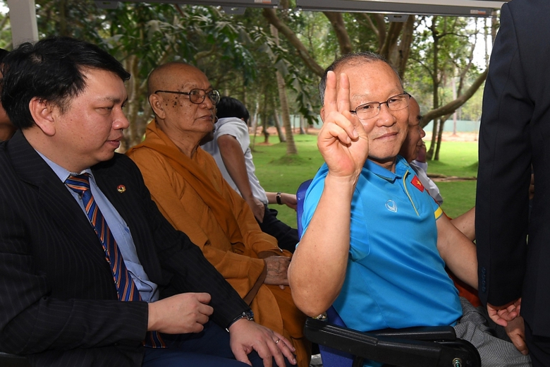 HLV Park h&agrave;o hứng đi tham quan v&agrave; trải nghiệm khu 