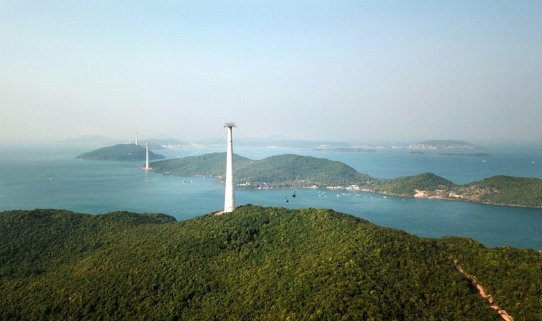 C&aacute;p treo H&ograve;n Thơm d&agrave;i nhất thế giới h&uacute;t kh&aacute;ch về đ