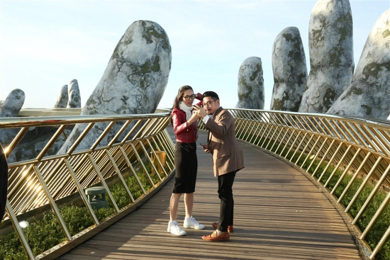 &aacute; hậu Ho&agrave;ng My (2)