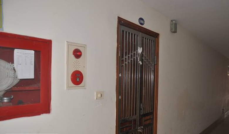 ha-noi-bang-hoang-giay-phut-me-sat-hai-con-trai-4-