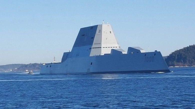 zumwalt-duoc-trang-bi-cac-radar-va-thiet-bi-sonar-