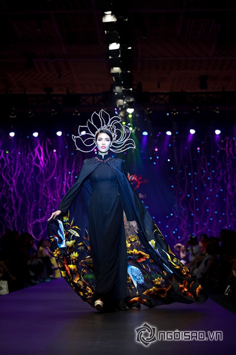 ao-dai-cua-lan-khue-ban-dau-gia-an-dut-pham-huong0