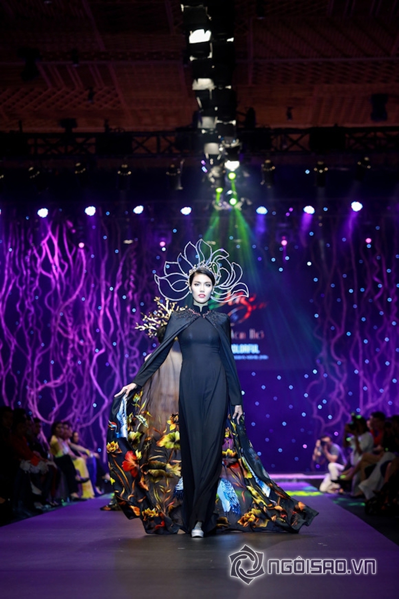 ao-dai-cua-lan-khue-ban-dau-gia-an-dut-pham-huong0